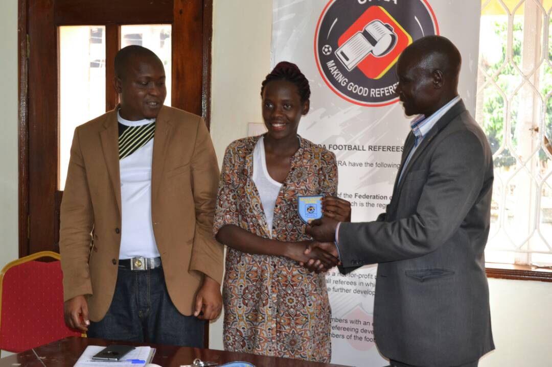 Beach Soccer: Referees receive badges