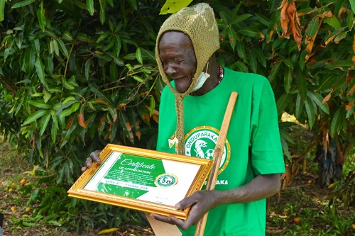 Meet Asuni Isaka Zua; the 107 year old passionate football fan hailing from West Nile